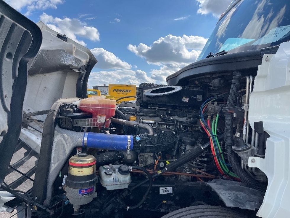 Sleeper Tractor-Heavy Duty Tractors-Freightliner-2022-T12664ST-Lansing-MI-460,527\n\t\tmiles-$ 72,250 - Image 20