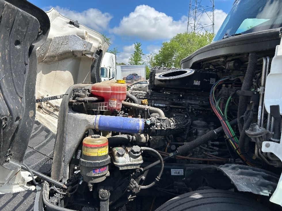 Sleeper Tractor-Heavy Duty Tractors-Freightliner-2022-T12664ST-Lansing-MI-469,127\n\t\tmiles-$ 70,500 - Image 21