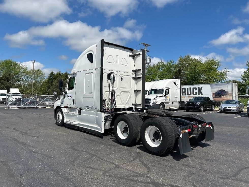Sleeper Tractor-Heavy Duty Tractors-Freightliner-2022-T12664ST-Lansing-MI-469,127\n\t\tmiles-$ 70,500 - Image 5