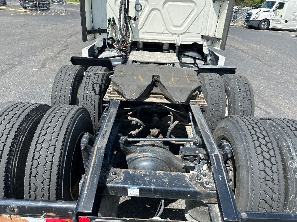 Sleeper Tractor-Heavy Duty Tractors-Freightliner-2022-T12664ST-Lansing-MI-469,127\n\t\tmiles-$ 70,500 - Image 6