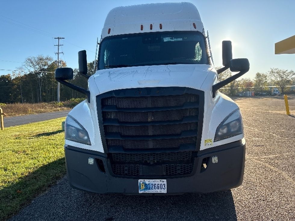 Sleeper Tractor-Heavy Duty Tractors-Freightliner-2022-T12664ST-Lansing-MI-573,920\n\t\tmiles-$ 60,750 - Image 2