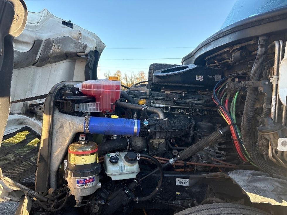 Sleeper Tractor-Heavy Duty Tractors-Freightliner-2022-T12664ST-Lansing-MI-573,920\n\t\tmiles-$ 60,750 - Image 21