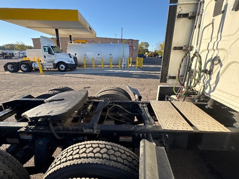 Sleeper Tractor-Heavy Duty Tractors-Freightliner-2022-T12664ST-Lansing-MI-573,920\n\t\tmiles-$ 60,750 - Image 23