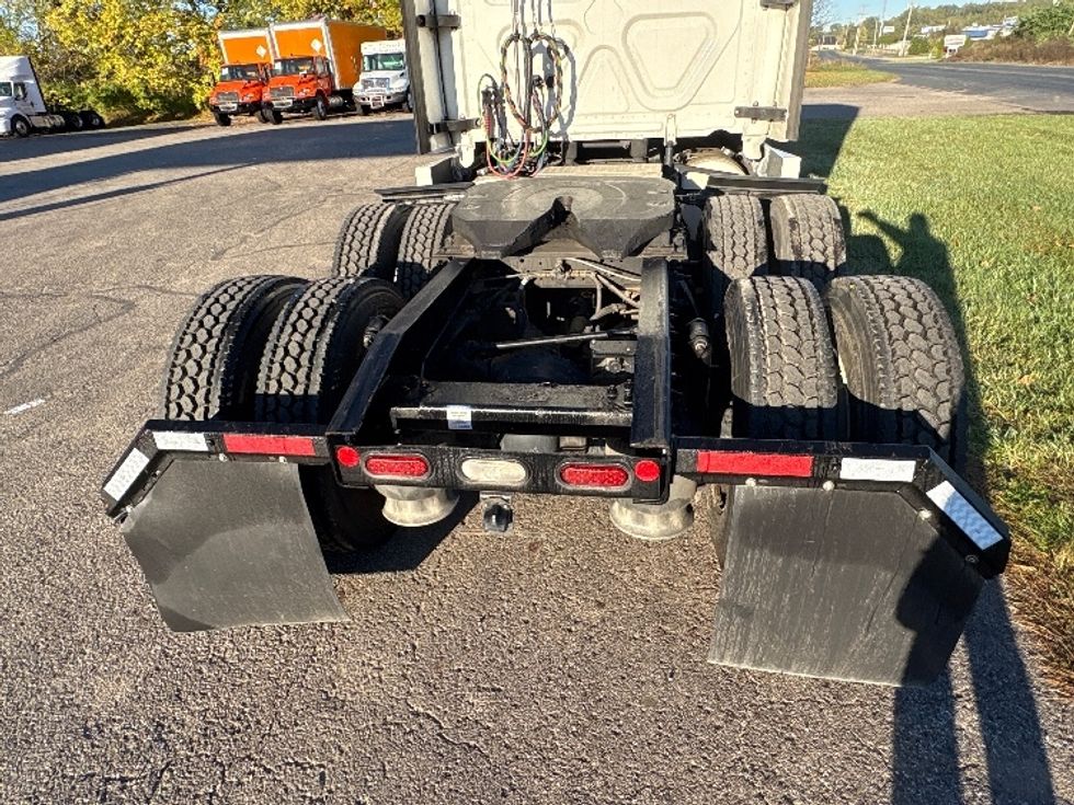 Sleeper Tractor-Heavy Duty Tractors-Freightliner-2022-T12664ST-Lansing-MI-573,920\n\t\tmiles-$ 60,750 - Image 6