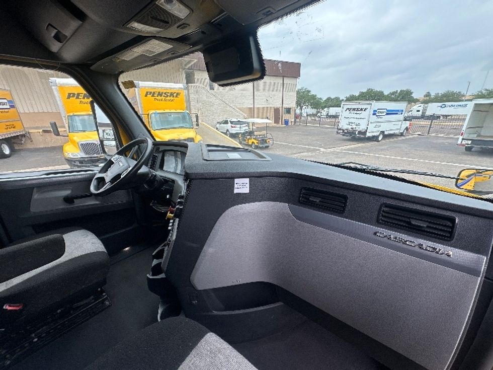 Sleeper Tractor-Heavy Duty Tractors-Freightliner-2022-T12664ST-Laredo-TX-264,773\n\t\tmiles-$ 92,500 - Image 15