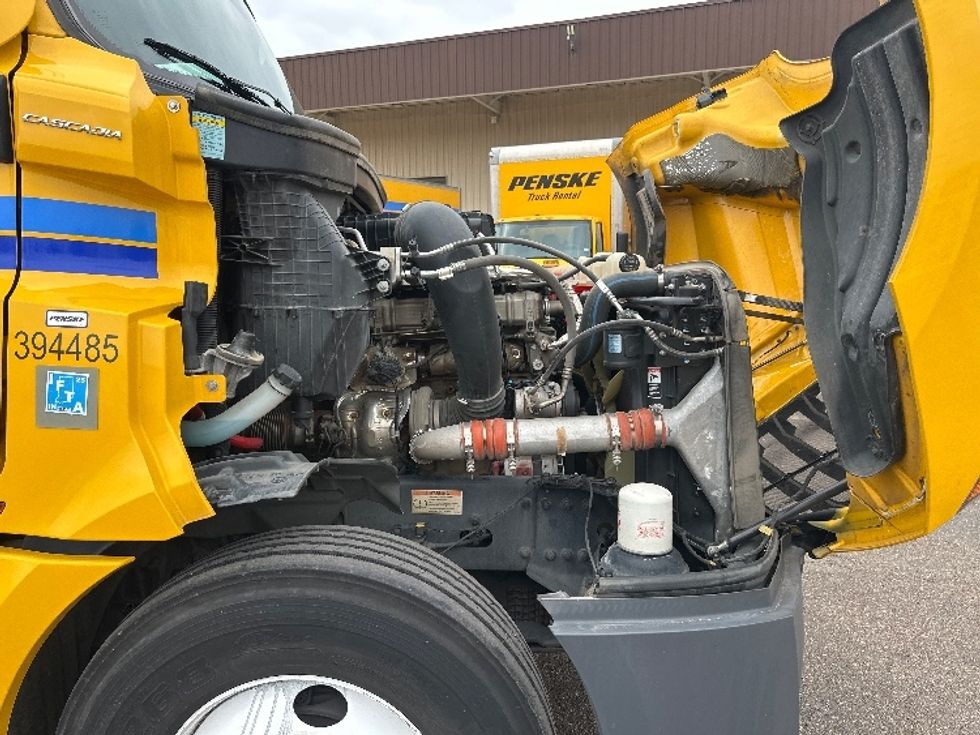 Sleeper Tractor-Heavy Duty Tractors-Freightliner-2022-T12664ST-Laredo-TX-264,773\n\t\tmiles-$ 92,500 - Image 19