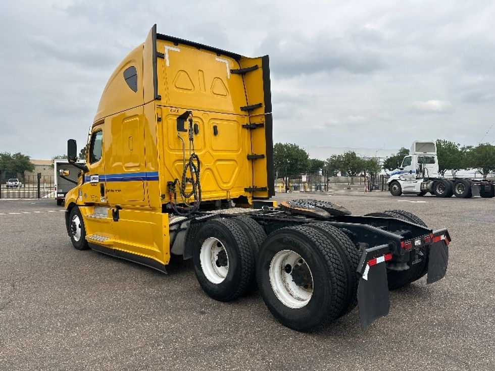Sleeper Tractor-Heavy Duty Tractors-Freightliner-2022-T12664ST-Laredo-TX-264,773\n\t\tmiles-$ 92,500 - Image 5