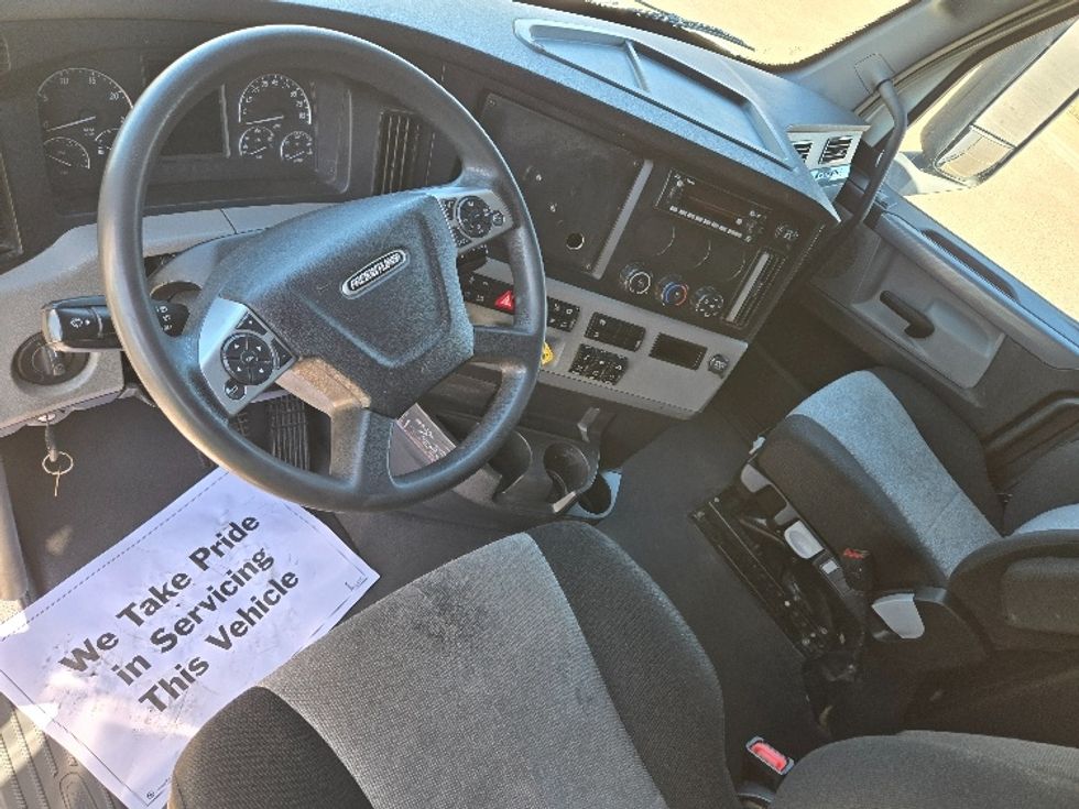 Sleeper Tractor-Heavy Duty Tractors-Freightliner-2022-T12664ST-Laredo-TX-390,514\n\t\tmiles-$ 80,000 - Image 10