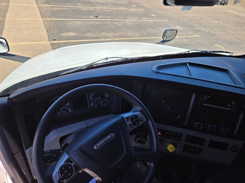 Sleeper Tractor-Heavy Duty Tractors-Freightliner-2022-T12664ST-Laredo-TX-390,514\n\t\tmiles-$ 80,000 - Image 11