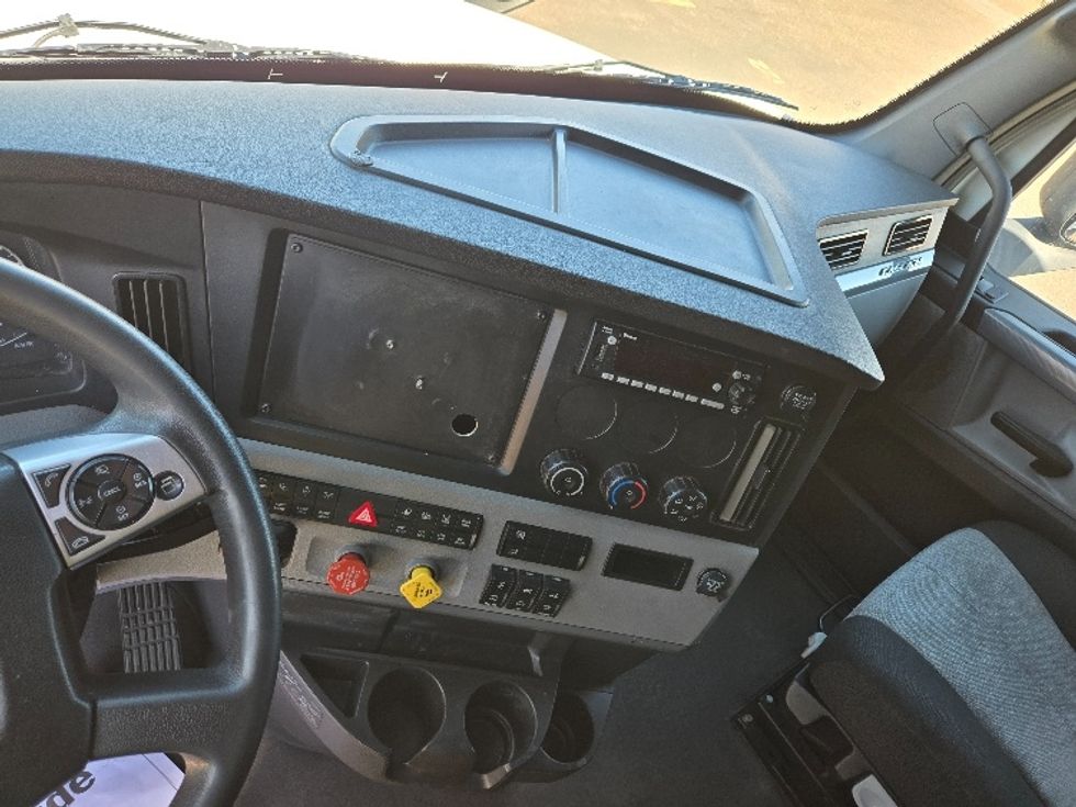 Sleeper Tractor-Heavy Duty Tractors-Freightliner-2022-T12664ST-Laredo-TX-390,514\n\t\tmiles-$ 80,000 - Image 12