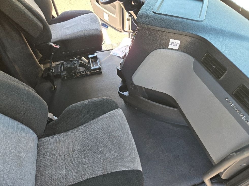 Sleeper Tractor-Heavy Duty Tractors-Freightliner-2022-T12664ST-Laredo-TX-390,514\n\t\tmiles-$ 80,000 - Image 15