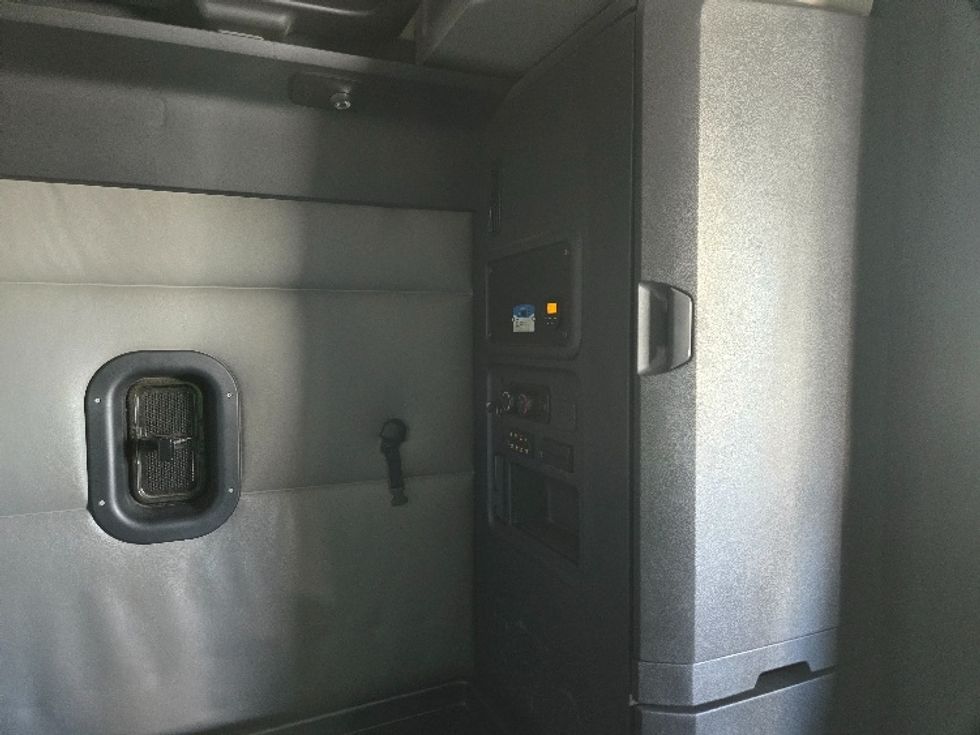 Sleeper Tractor-Heavy Duty Tractors-Freightliner-2022-T12664ST-Laredo-TX-390,514\n\t\tmiles-$ 80,000 - Image 18