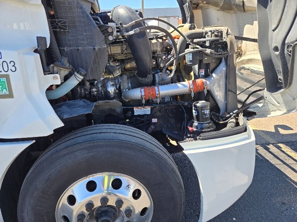 Sleeper Tractor-Heavy Duty Tractors-Freightliner-2022-T12664ST-Laredo-TX-390,514\n\t\tmiles-$ 80,000 - Image 20