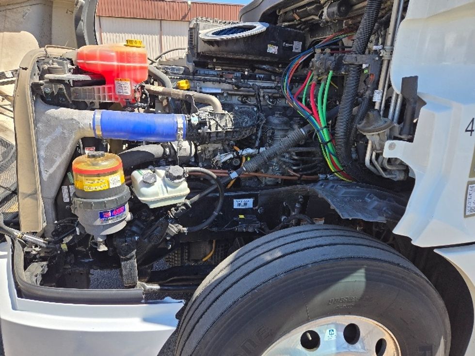 Sleeper Tractor-Heavy Duty Tractors-Freightliner-2022-T12664ST-Laredo-TX-390,514\n\t\tmiles-$ 80,000 - Image 21