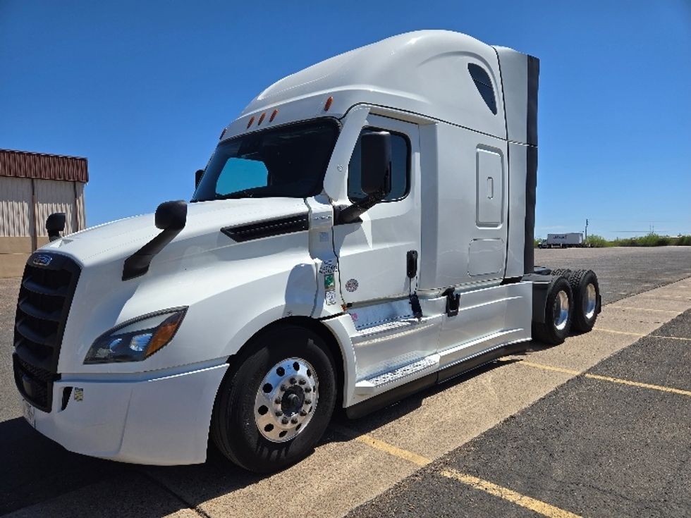 Sleeper Tractor-Heavy Duty Tractors-Freightliner-2022-T12664ST-Laredo-TX-390,514\n\t\tmiles-$ 80,000 - Image 3