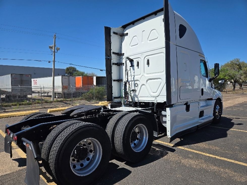 Sleeper Tractor-Heavy Duty Tractors-Freightliner-2022-T12664ST-Laredo-TX-390,514\n\t\tmiles-$ 80,000 - Image 7