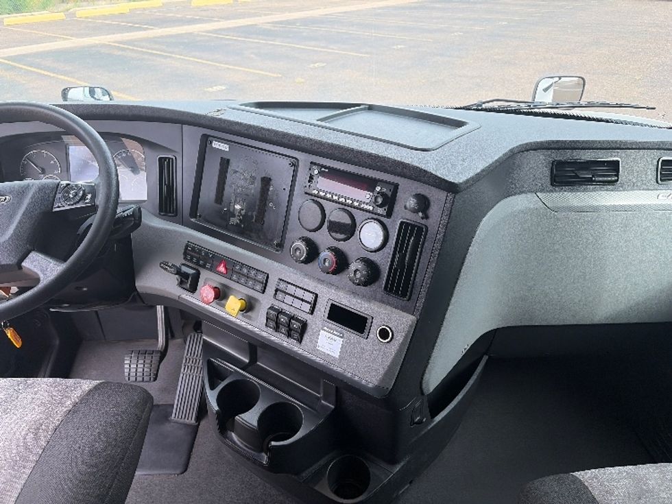 Sleeper Tractor-Heavy Duty Tractors-Freightliner-2022-T12664ST-Laredo-TX-435,824\n\t\tmiles-$ 83,500 - Image 11