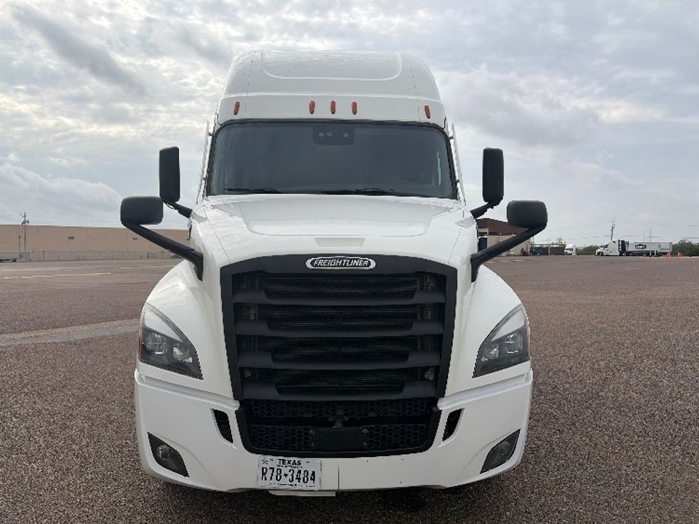 Sleeper Tractor-Heavy Duty Tractors-Freightliner-2022-T12664ST-Laredo-TX-435,824\n\t\tmiles-$ 83,500 - Image 2