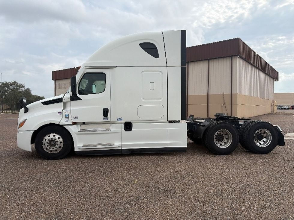 Sleeper Tractor-Heavy Duty Tractors-Freightliner-2022-T12664ST-Laredo-TX-435,824\n\t\tmiles-$ 83,500 - Image 4