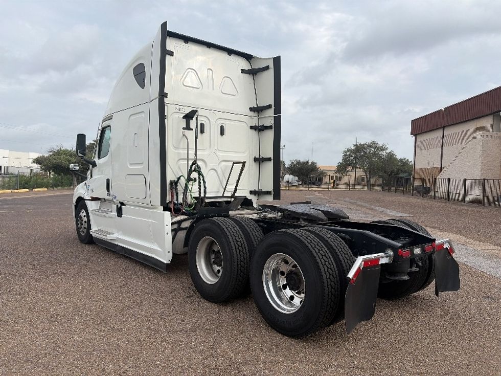 Sleeper Tractor-Heavy Duty Tractors-Freightliner-2022-T12664ST-Laredo-TX-435,824\n\t\tmiles-$ 83,500 - Image 5