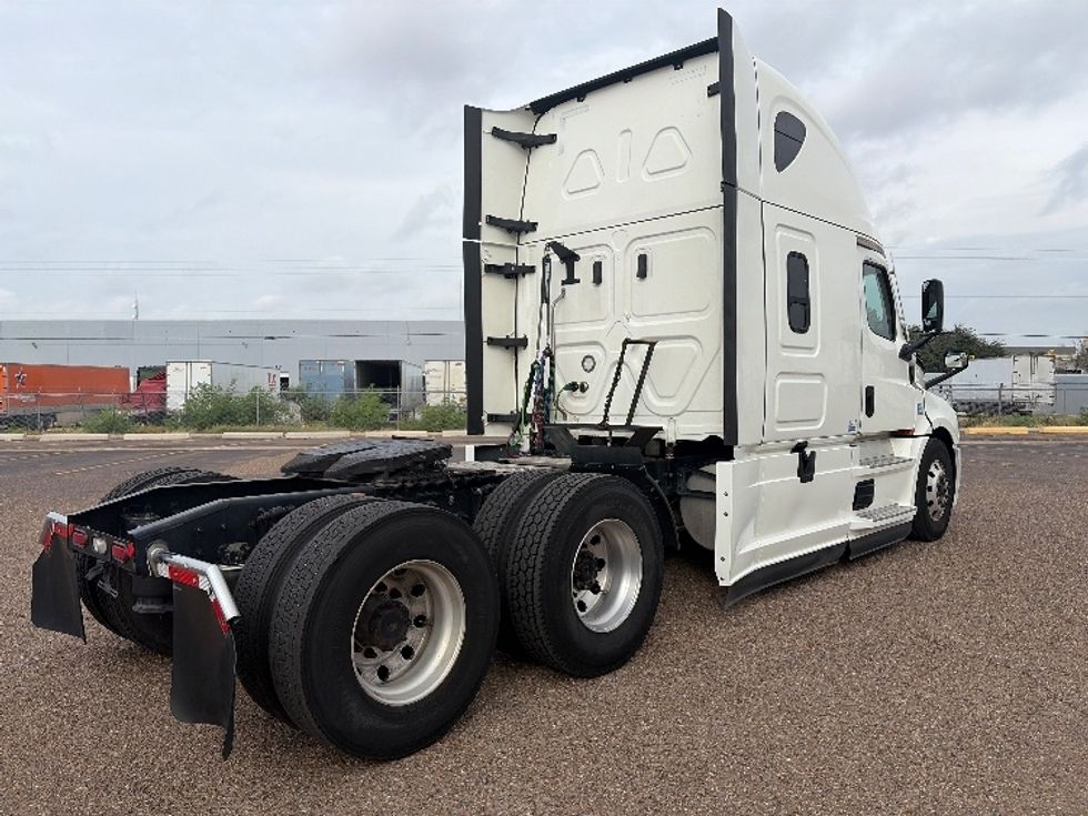 Sleeper Tractor-Heavy Duty Tractors-Freightliner-2022-T12664ST-Laredo-TX-435,824\n\t\tmiles-$ 83,500 - Image 7