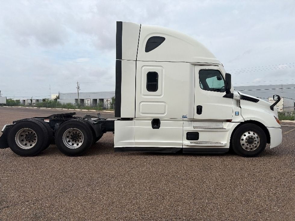 Sleeper Tractor-Heavy Duty Tractors-Freightliner-2022-T12664ST-Laredo-TX-435,824\n\t\tmiles-$ 83,500 - Image 8