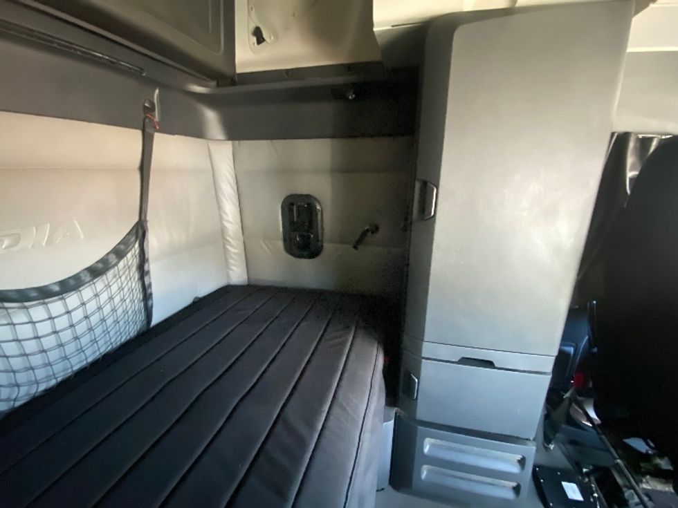 Sleeper Tractor-Heavy Duty Tractors-Freightliner-2022-T12664ST-Laredo-TX-483,000\n\t\tmiles-$ 75,750 - Image 18