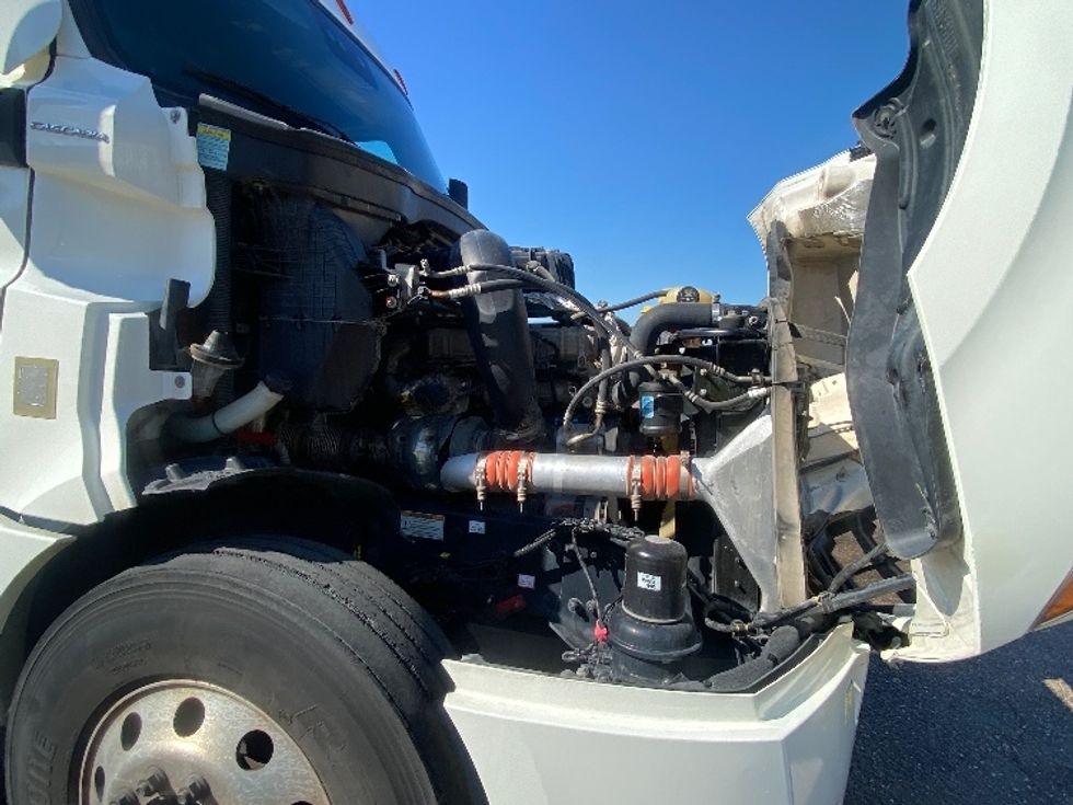 Sleeper Tractor-Heavy Duty Tractors-Freightliner-2022-T12664ST-Laredo-TX-483,000\n\t\tmiles-$ 75,750 - Image 20