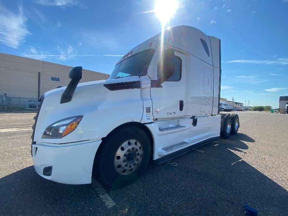 Sleeper Tractor-Heavy Duty Tractors-Freightliner-2022-T12664ST-Laredo-TX-483,000\n\t\tmiles-$ 75,750 - Image 3