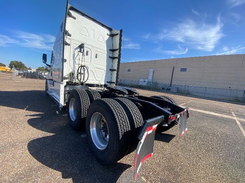 Sleeper Tractor-Heavy Duty Tractors-Freightliner-2022-T12664ST-Laredo-TX-483,000\n\t\tmiles-$ 75,750 - Image 5
