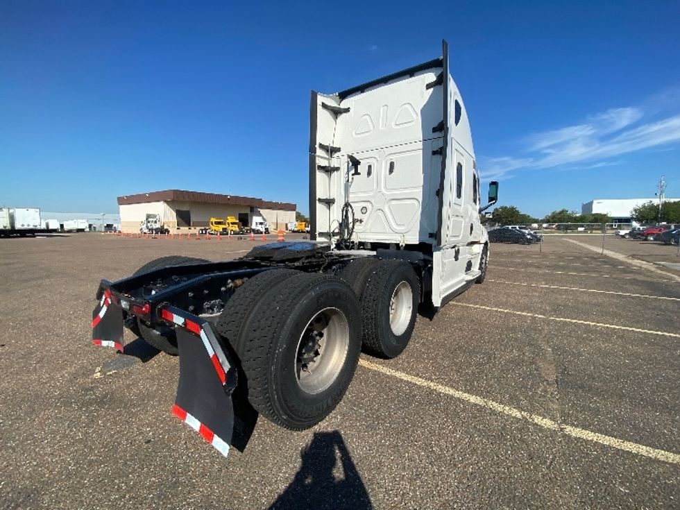 Sleeper Tractor-Heavy Duty Tractors-Freightliner-2022-T12664ST-Laredo-TX-483,000\n\t\tmiles-$ 75,750 - Image 7