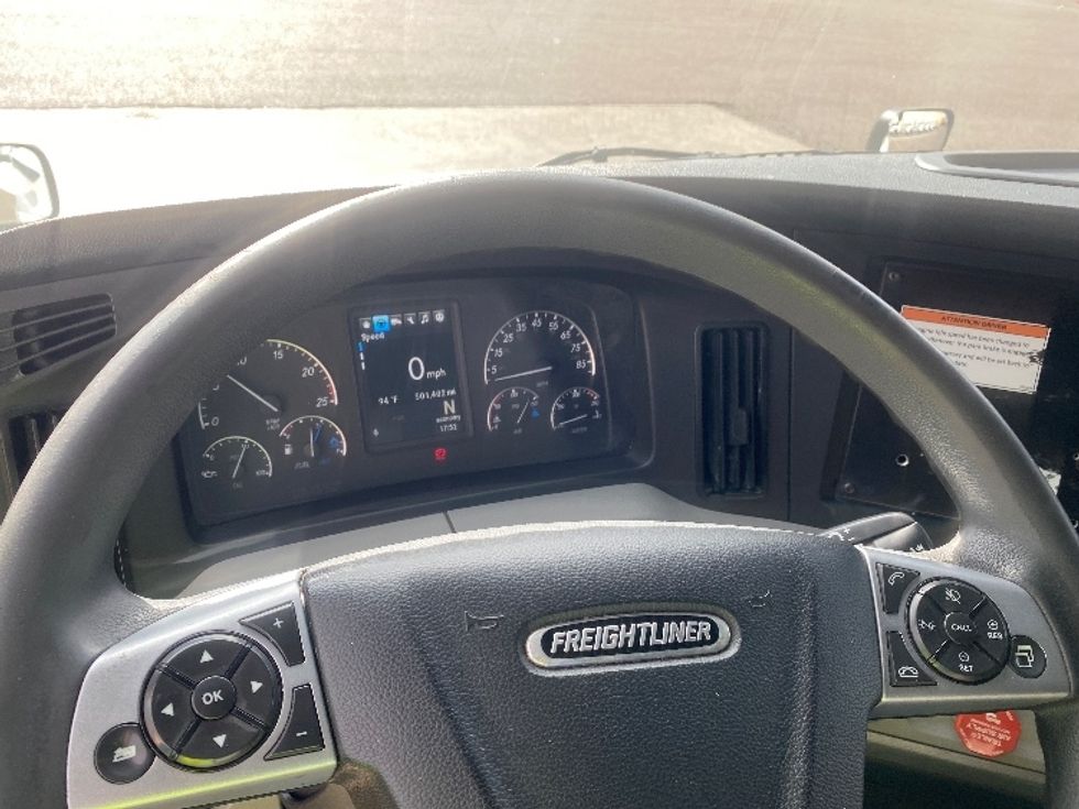 Sleeper Tractor-Heavy Duty Tractors-Freightliner-2022-T12664ST-Laredo-TX-501,450\n\t\tmiles-$ 72,500 - Image 11