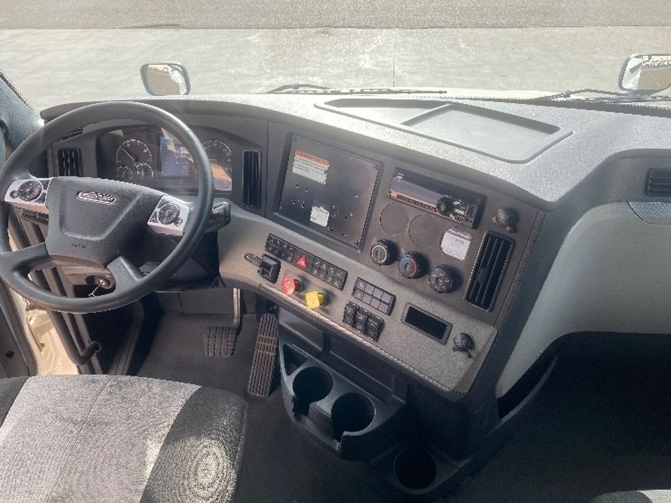 Sleeper Tractor-Heavy Duty Tractors-Freightliner-2022-T12664ST-Laredo-TX-501,450\n\t\tmiles-$ 72,500 - Image 12