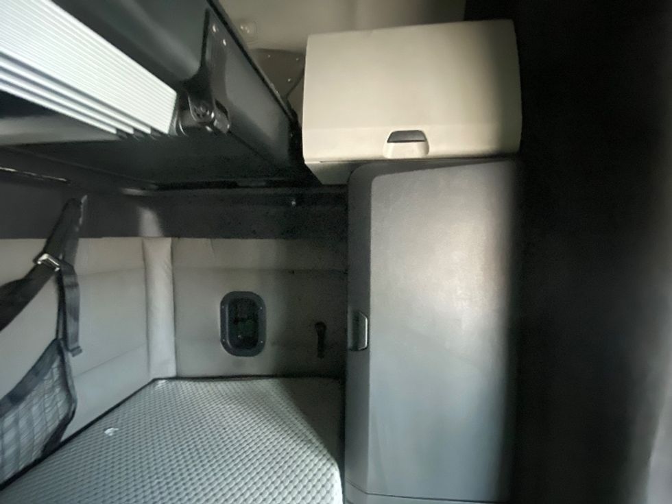 Sleeper Tractor-Heavy Duty Tractors-Freightliner-2022-T12664ST-Laredo-TX-501,450\n\t\tmiles-$ 72,500 - Image 18