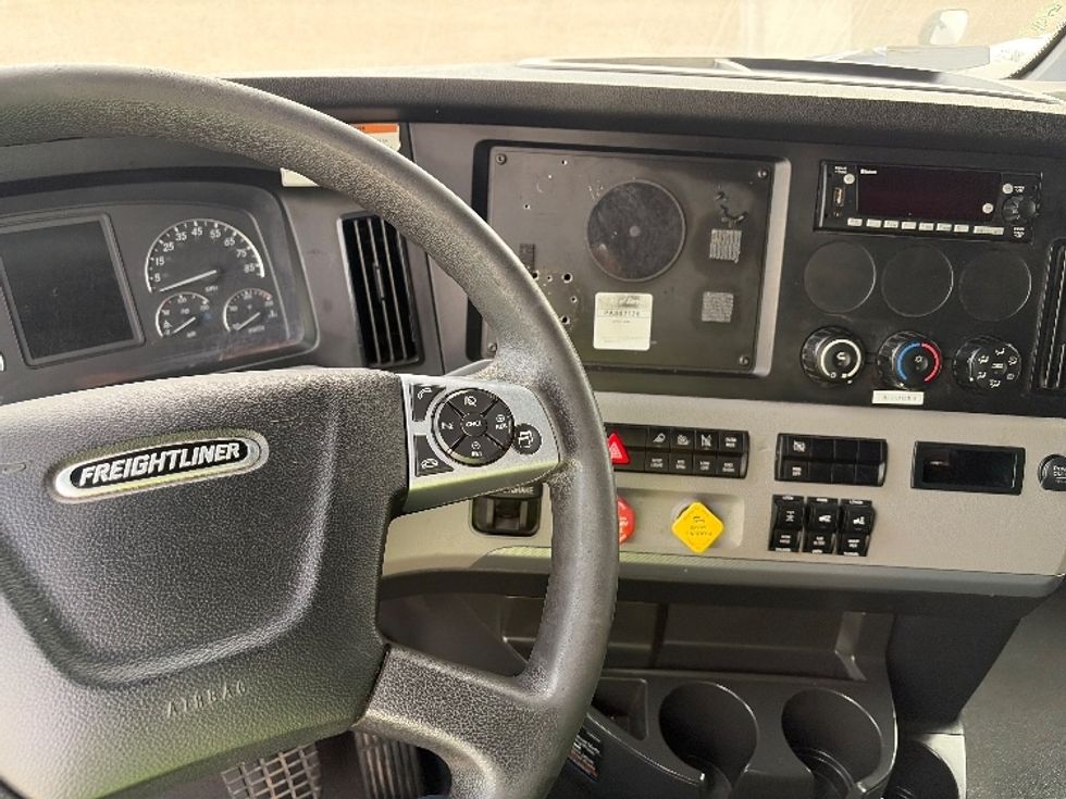 Sleeper Tractor-Heavy Duty Tractors-Freightliner-2022-T12664ST-Laredo-TX-638,442\n\t\tmiles-$ 62,500 - Image 11