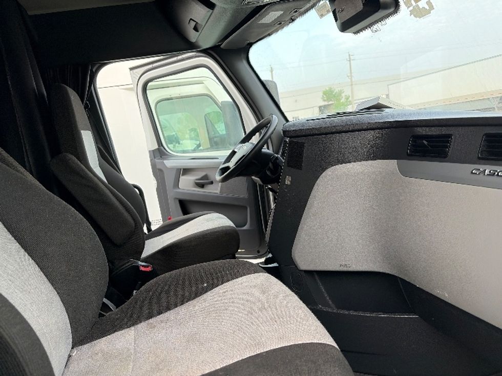 Sleeper Tractor-Heavy Duty Tractors-Freightliner-2022-T12664ST-Laredo-TX-638,442\n\t\tmiles-$ 62,500 - Image 15