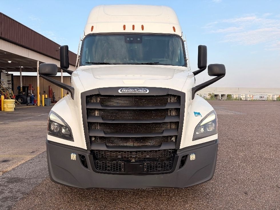 Sleeper Tractor-Heavy Duty Tractors-Freightliner-2022-T12664ST-Laredo-TX-638,442\n\t\tmiles-$ 62,500 - Image 2
