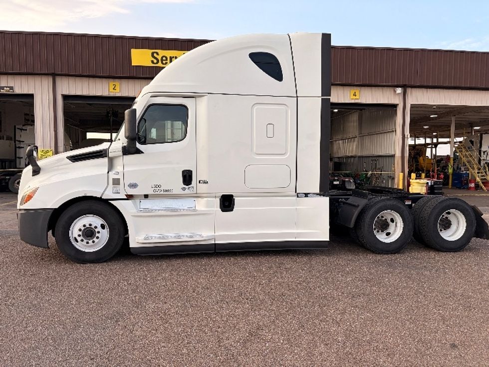 Sleeper Tractor-Heavy Duty Tractors-Freightliner-2022-T12664ST-Laredo-TX-638,442\n\t\tmiles-$ 62,500 - Image 4