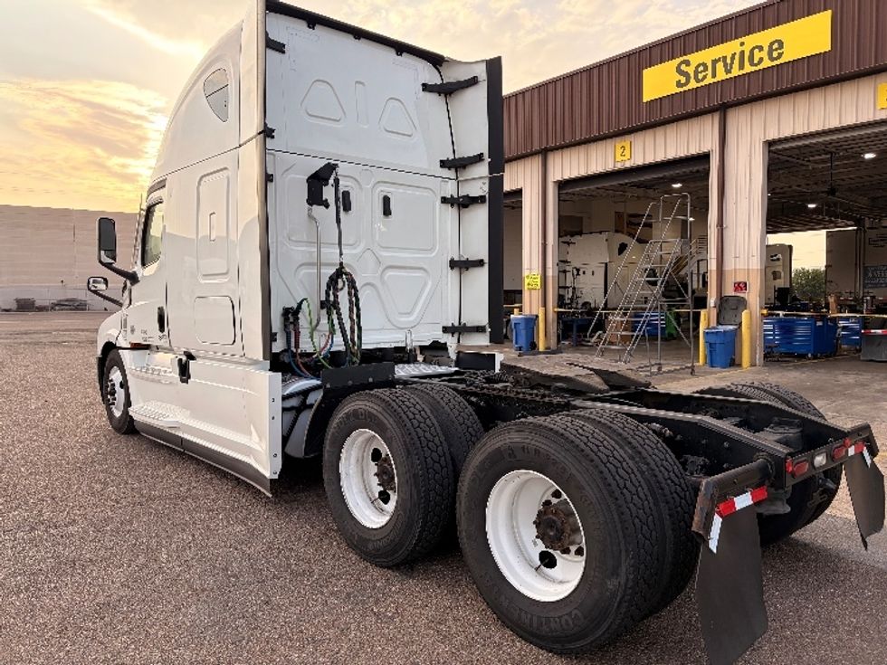 Sleeper Tractor-Heavy Duty Tractors-Freightliner-2022-T12664ST-Laredo-TX-638,442\n\t\tmiles-$ 62,500 - Image 5