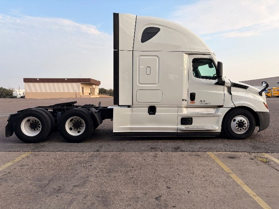 Sleeper Tractor-Heavy Duty Tractors-Freightliner-2022-T12664ST-Laredo-TX-638,442\n\t\tmiles-$ 62,500 - Image 8