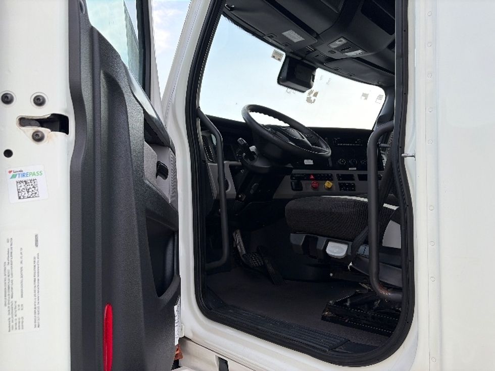 Sleeper Tractor-Heavy Duty Tractors-Freightliner-2022-T12664ST-Laredo-TX-638,442\n\t\tmiles-$ 62,500 - Image 9