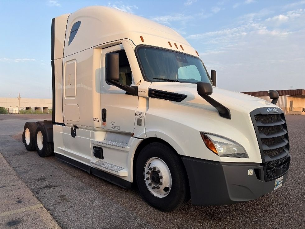 Sleeper Tractor-Heavy Duty Tractors-Freightliner-2022-T12664ST-Laredo-TX-647,416\n\t\tmiles-$ 61,500 - Image 1