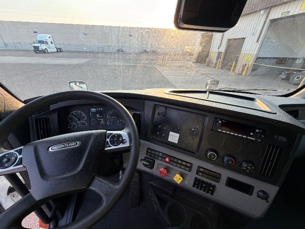 Sleeper Tractor-Heavy Duty Tractors-Freightliner-2022-T12664ST-Laredo-TX-647,416\n\t\tmiles-$ 61,500 - Image 11