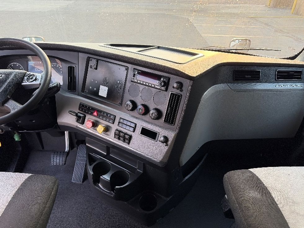 Sleeper Tractor-Heavy Duty Tractors-Freightliner-2022-T12664ST-Laredo-TX-647,416\n\t\tmiles-$ 61,500 - Image 12