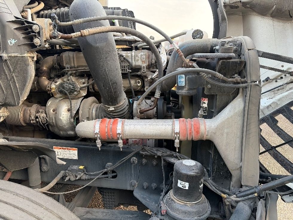 Sleeper Tractor-Heavy Duty Tractors-Freightliner-2022-T12664ST-Laredo-TX-647,416\n\t\tmiles-$ 61,500 - Image 20