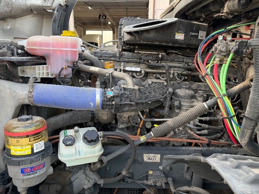 Sleeper Tractor-Heavy Duty Tractors-Freightliner-2022-T12664ST-Laredo-TX-647,416\n\t\tmiles-$ 61,500 - Image 21