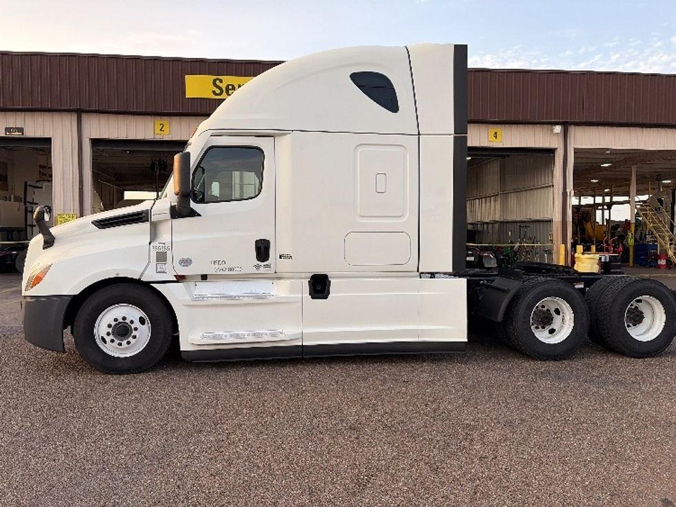Sleeper Tractor-Heavy Duty Tractors-Freightliner-2022-T12664ST-Laredo-TX-647,416\n\t\tmiles-$ 61,500 - Image 4
