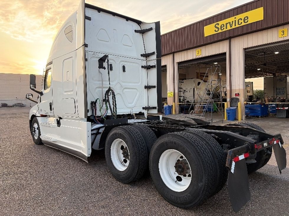 Sleeper Tractor-Heavy Duty Tractors-Freightliner-2022-T12664ST-Laredo-TX-647,416\n\t\tmiles-$ 61,500 - Image 5
