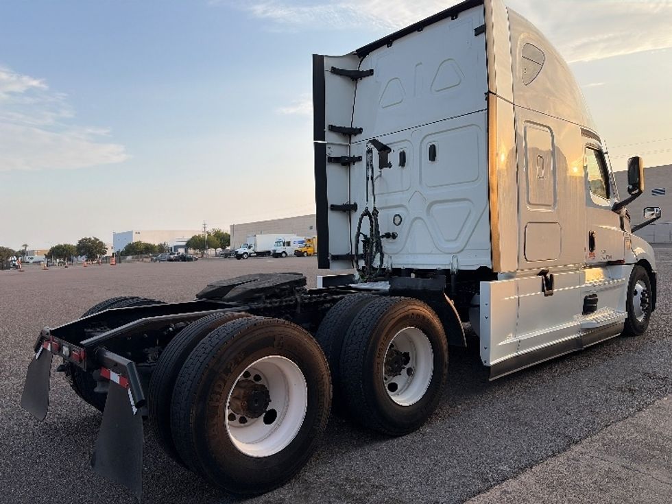 Sleeper Tractor-Heavy Duty Tractors-Freightliner-2022-T12664ST-Laredo-TX-647,416\n\t\tmiles-$ 61,500 - Image 7