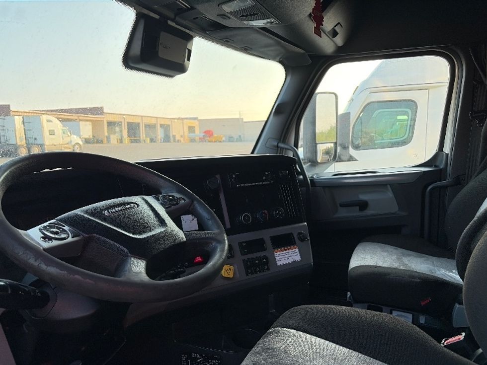 Sleeper Tractor-Heavy Duty Tractors-Freightliner-2022-T12664ST-Laredo-TX-713,583\n\t\tmiles-$ 55,500 - Image 10